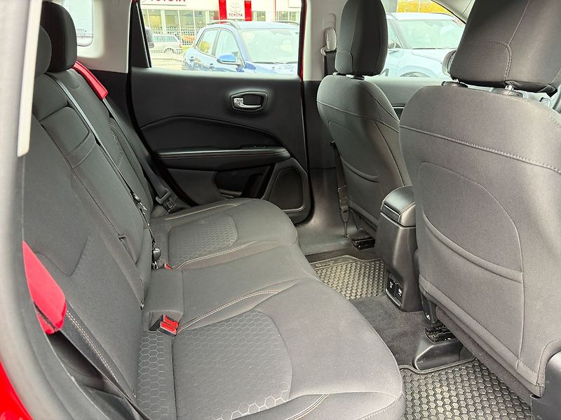 Jeep Compass - fotka 8 z 9