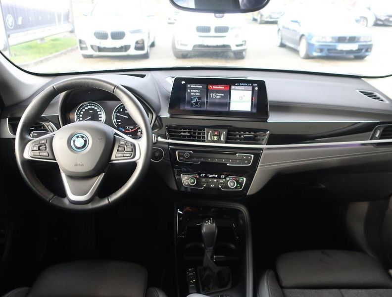 BMW X1 (2022) xDrive25e Sport Line - fotka 9 z 19