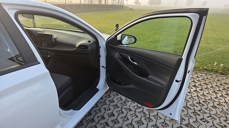 Hyundai i30  1.0TGDI 120 Start Plus CZ DPH - fotka 11 z 26