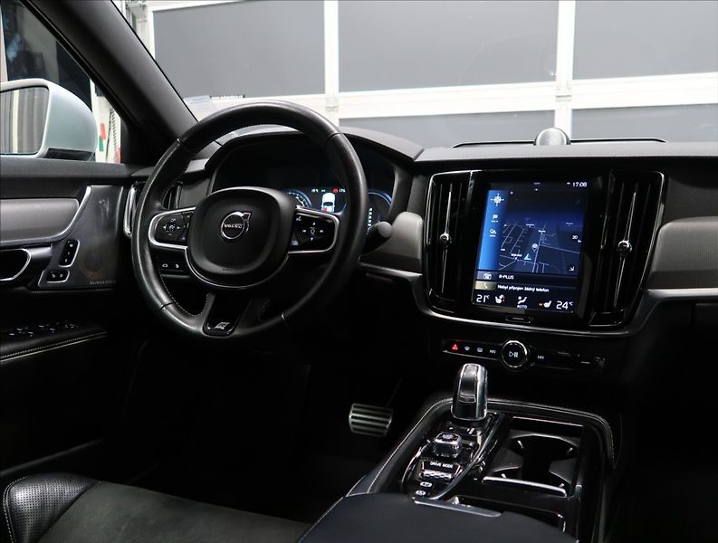 Volvo S90 2,0 T8 TWINENGINE AWD R-DESIGN - fotka 11 z 52