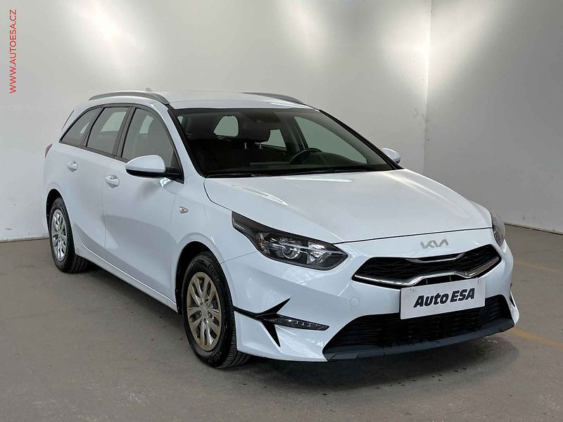 Kia Ceed (2022) 1.5 T-GDI, ČR, STK7/28 - fotografie inzerátu