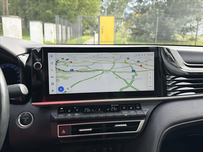 Toyota Camry 2,5 - fotka 15 z 36