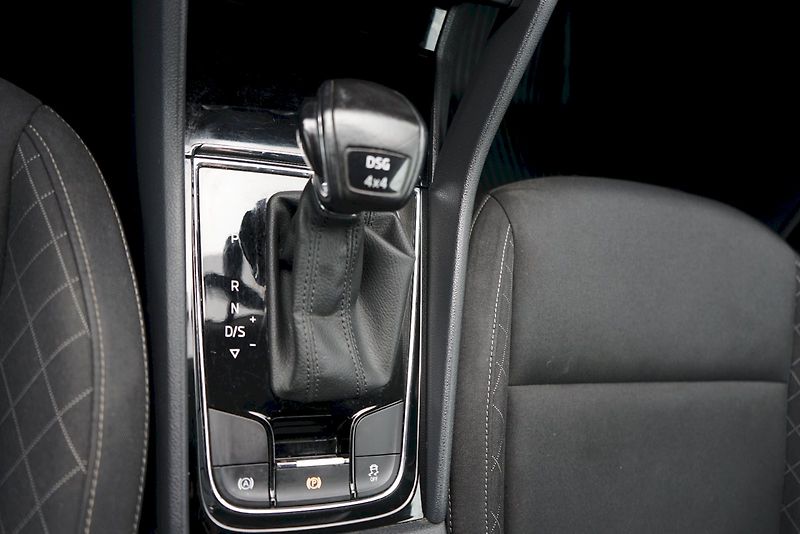 Škoda Karoq (2021) TDI 110 kW DSG Ambition 4x4 - - fotka 19 z 27