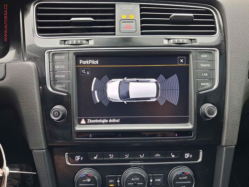 Volkswagen Golf (2014) 1.4TSi, GTE, DSG - fotka 19 z 19
