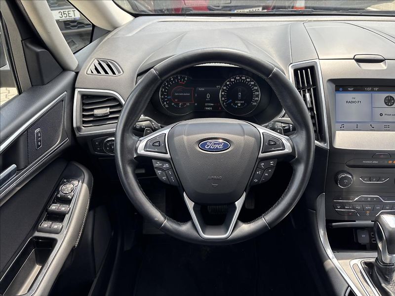 Ford S-MAX 2,0 EcoBlue 132kW Titanium 4X4 - fotka 17 z 39