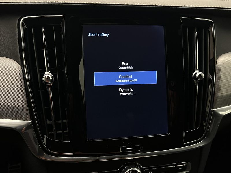 Volvo S90 D5 AWD R-DESIGN AUT - fotka 28 z 41