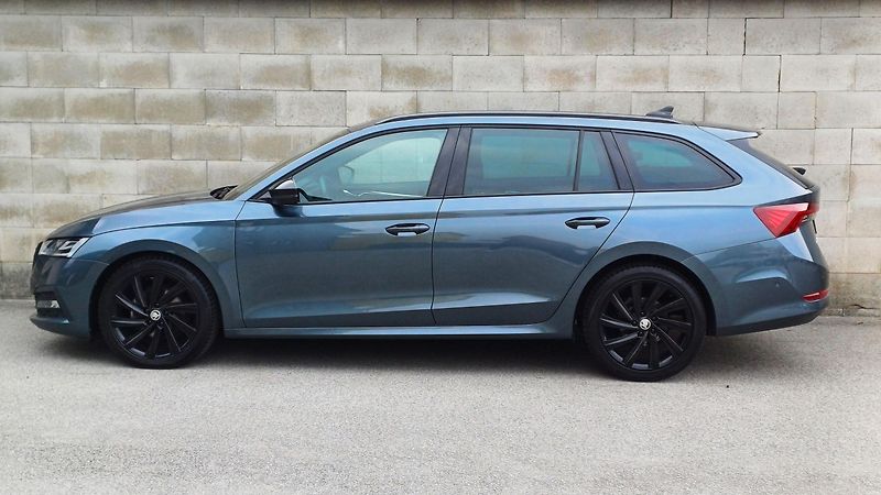 Škoda Octavia (2022) combi 2.0 TDI 110kW DSG-SPORT - fotka 8 z 46