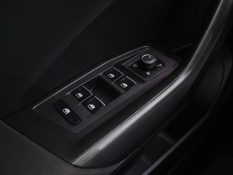 Volkswagen T-Roc 1,0 TSI Style Virtual 1.Maj. - fotka 15 z 30