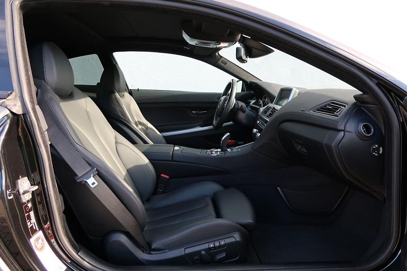 BMW Řada 6 650ix - fotka 11 z 13