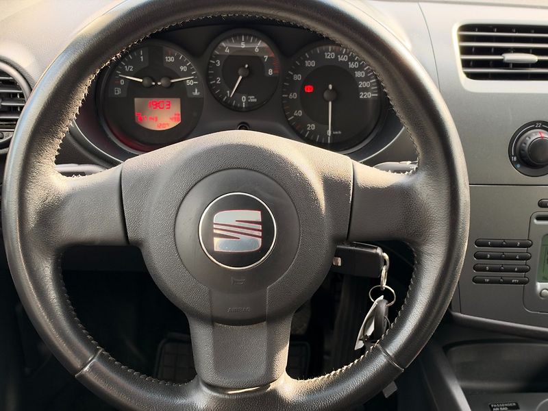 Seat Leon (2008) Salsa 1.4 MPi 63kW Klima - fotka 16 z 45