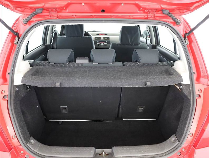 Suzuki Swift (2005) 1.3, po STK, jezdí výborně - fotka 13 z 13