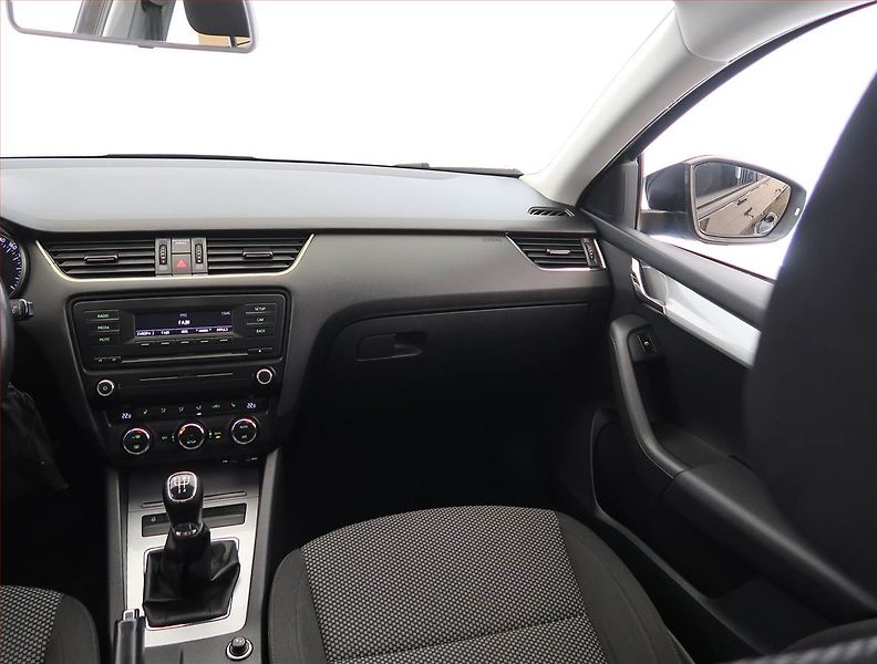 Škoda Octavia (2014) Ambition Plus 1.6 TDI - fotka 8 z 17