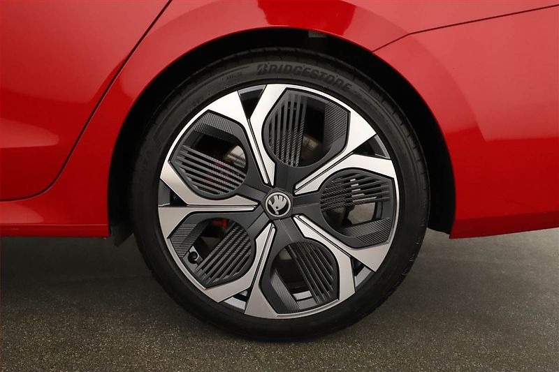 Škoda Octavia (2025) RS 2.0 TSI, RS, Matrix FullLed - fotka 12 z 26