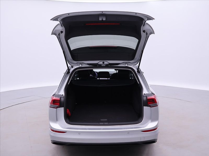 Volkswagen Golf 1,5 TSI 110kW DSG CZ 1.Maj DPH - fotka 9 z 36