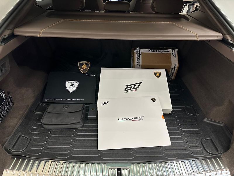 Lamborghini Urus (2024) S*60 ANN.*AKRAPOVIC*MATNÁ*TOP! - fotka 14 z 21