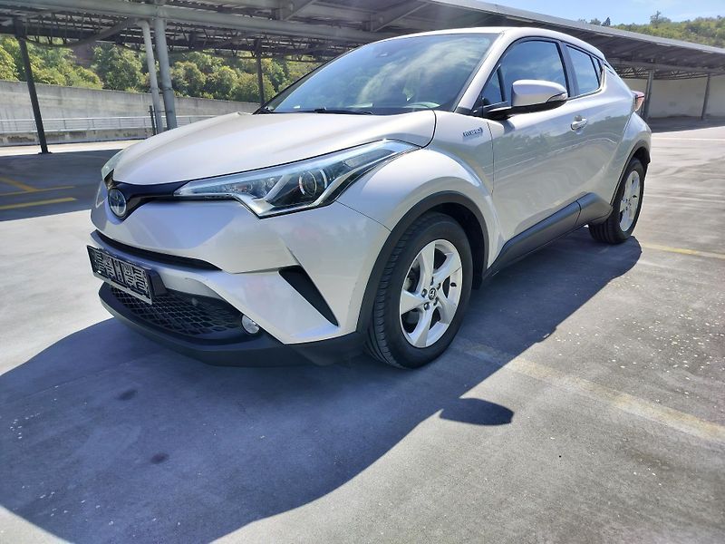 Toyota C-HR 1.8 hybrid business, navigace - fotka 3 z 27