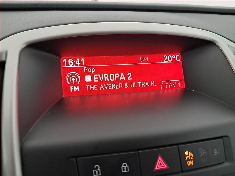 Opel Astra (2013) 1.6 16V, Tempomat - fotka 12 z 17