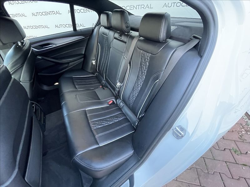 BMW Řada 5 3,0 D,530 xDrive,195kW,M-PACKE - fotka 31 z 34