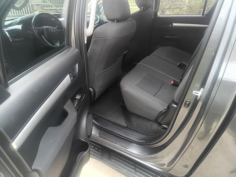 Toyota Hilux (2018) - fotka 9 z 13