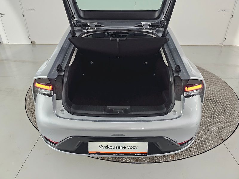 Toyota Prius (2025) 2.0L PHEV 223k Prestige Skyvie - fotka 33 z 33