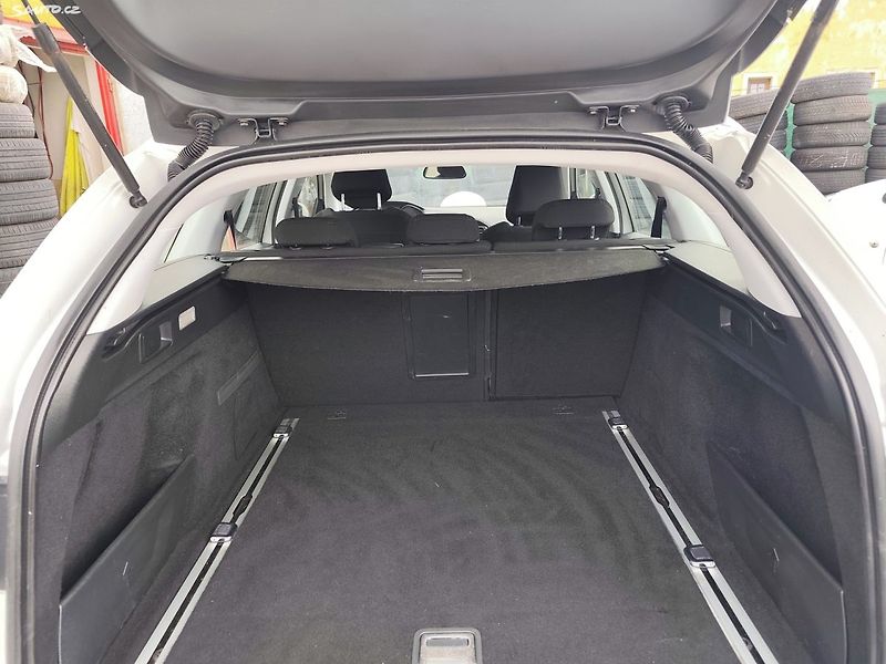 Peugeot 308 (2015) - fotka 16 z 40