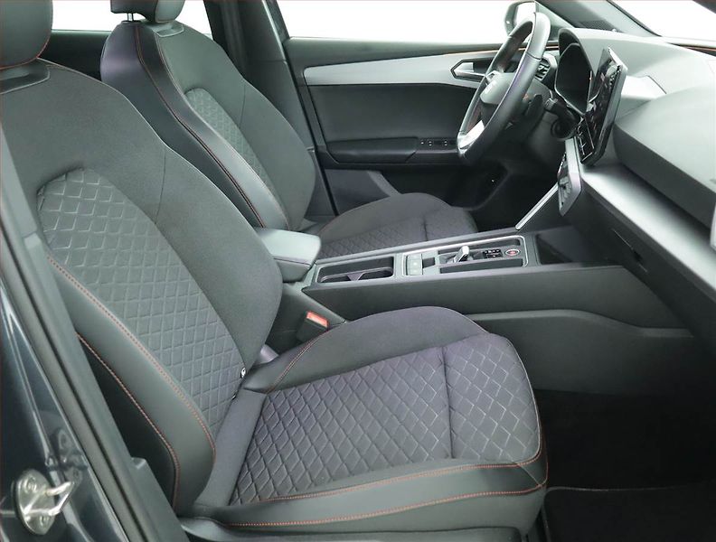 Seat Leon (2022) 1.5 eTSI, Automat, Kůže, Navi - fotka 9 z 20