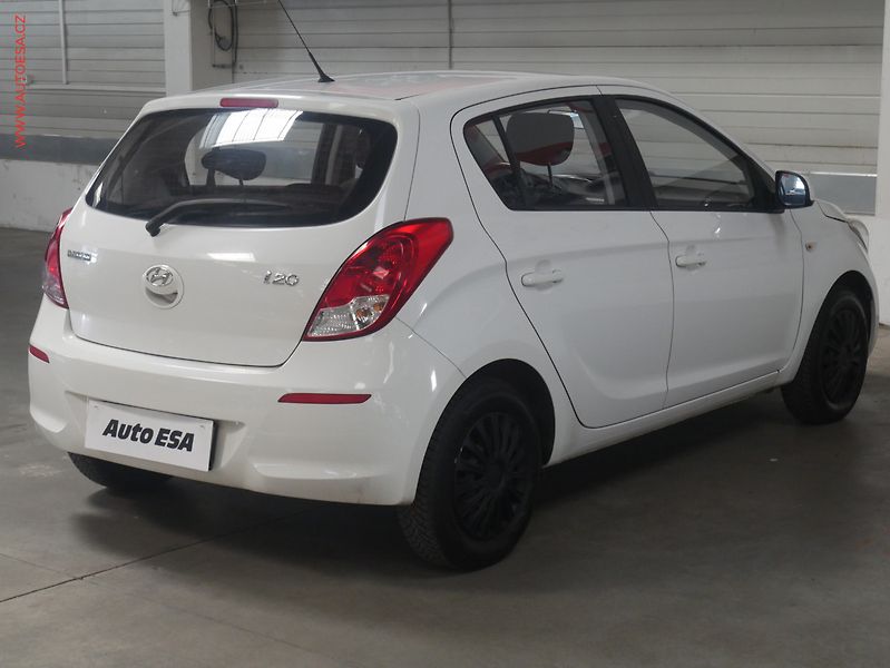 Hyundai i20 (2012) 1.2i, AC - fotka 6 z 17
