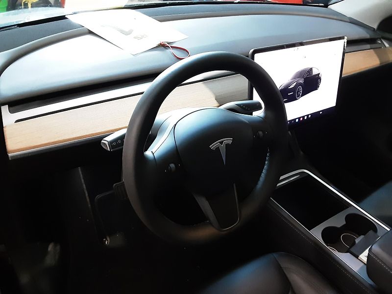 Tesla Model Y (2023) LR AWD DE Záruka SoH 94,4% TZ - fotka 3 z 6