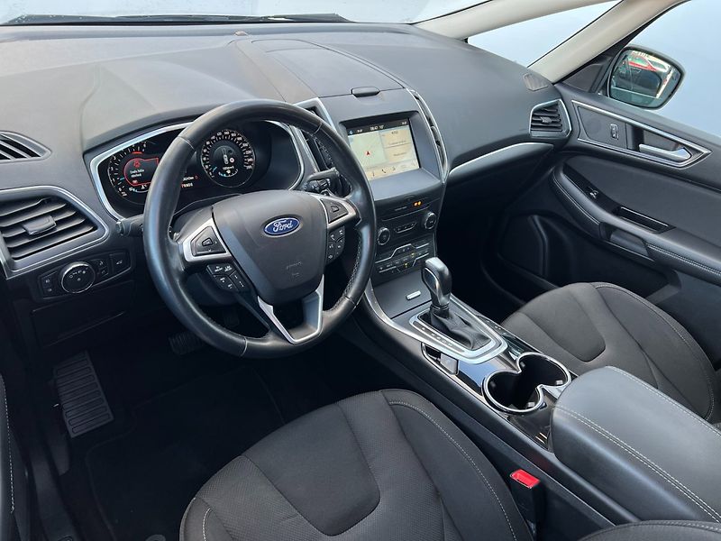 Ford S-MAX (2018) Titanium! 2.0TDCi 132kW! LED! - fotka 12 z 40