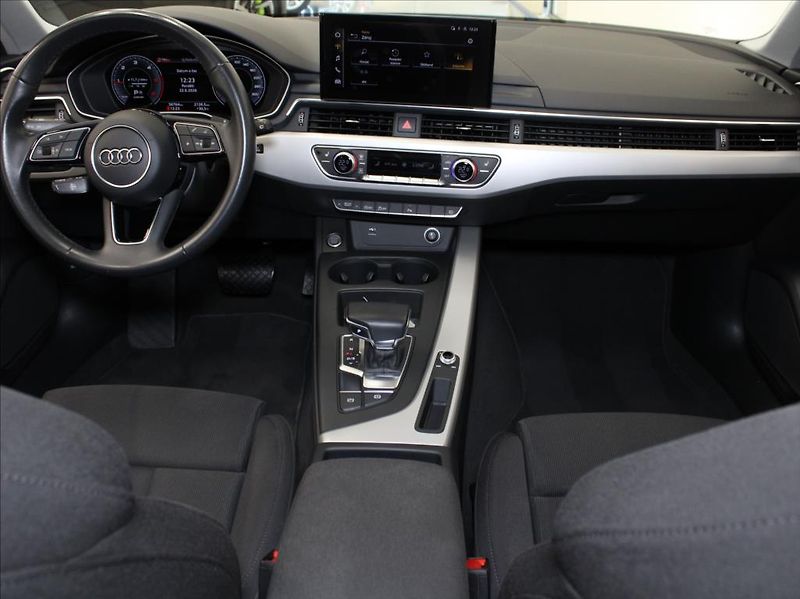 Audi A4 2,0 40TDi S-Line 56tkm. 1.maj. - fotka 8 z 22