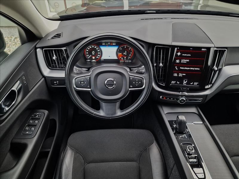 Volvo XC60 B4 145kW AWD Momentum Pro,ČR - fotka 12 z 50