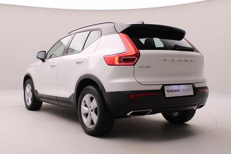 Volvo XC40 D4 AWD R-DESIGN AUT  - fotka 10 z 40