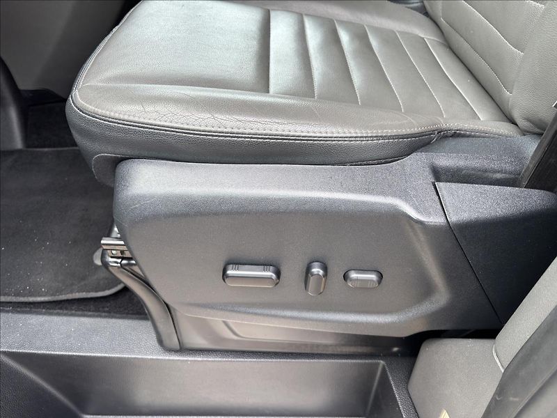 Ford Tourneo Custom 2,0 mHEV 136kW Titanium X L2 - fotka 24 z 45