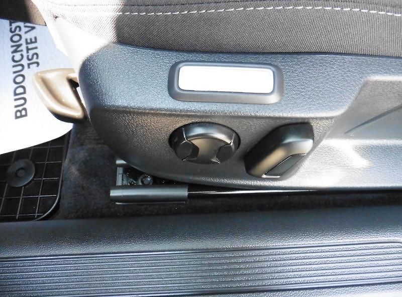 Volkswagen Passat Variant 1.4 TSi Highline Navi - fotka 13 z 17