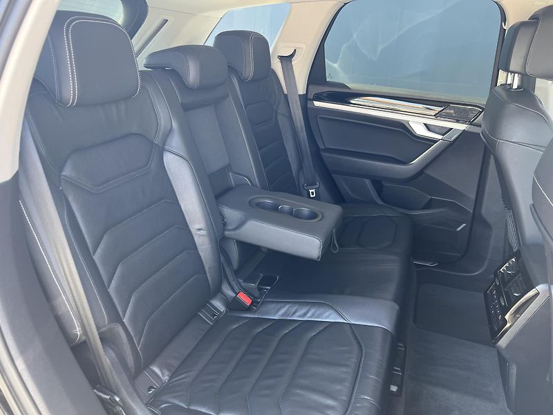 Volkswagen Touareg (2019) 3.0TDi*210kW*4x4*Servis*Tažné - fotka 27 z 41