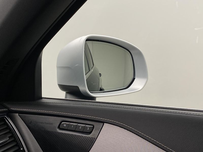 Volvo XC90 D5 AWD R-DESIGN AUT CZ - fotka 37 z 47