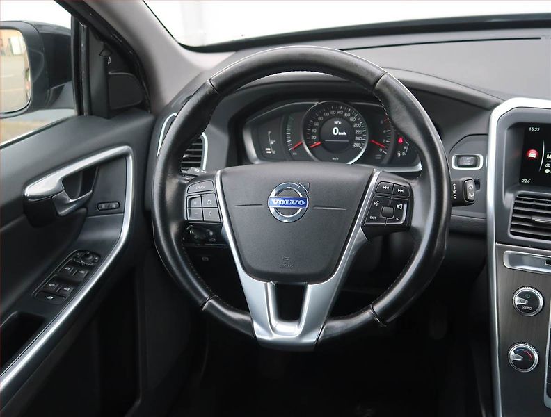 Volvo XC60 (2014) D4, Automat, Serv.kniha, Kůže - fotka 16 z 24