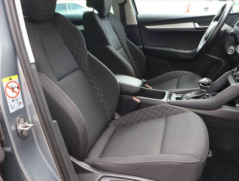 Škoda Karoq (2018) 1.5 TSI, Automat, Tempomat - fotka 9 z 16
