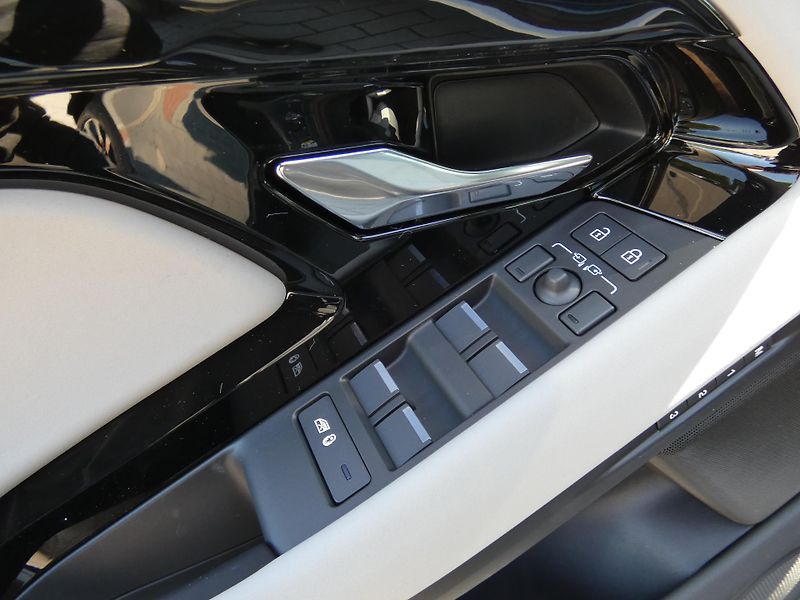 Land Rover Range Rover Evoque Hoxton Edition D165 AWD        - fotka 12 z 35
