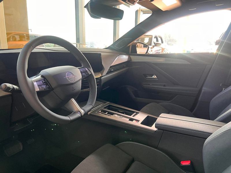 Opel Astra (2026) NEW Ultimate ST Hybrid 145k At - fotka 21 z 30