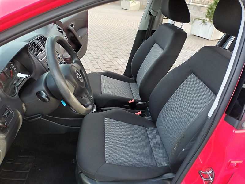 Volkswagen Polo 1,2 HTP,44KW,KLIMA,SERVISKA,ES - fotka 17 z 40