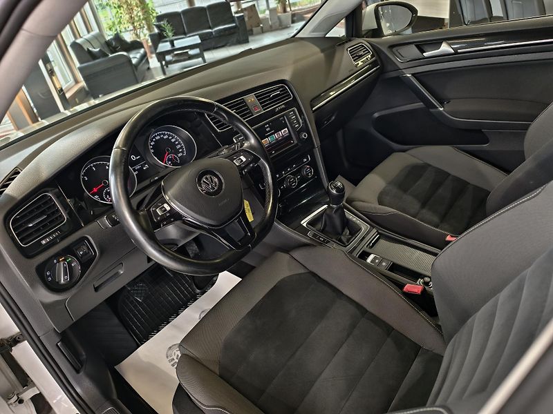 Volkswagen Golf VARIANT 1.6 TDi HIGHLINE, ČR   - fotka 7 z 21