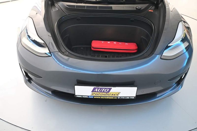 Tesla Model 3 (2020) LED 360 RWD Kamera Range Plus - fotka 31 z 33
