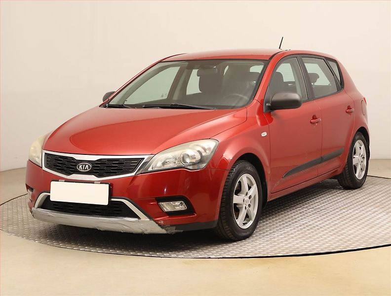 Kia Ceed (2011) 1.4 CVVT, nová STK - fotka 2 z 16