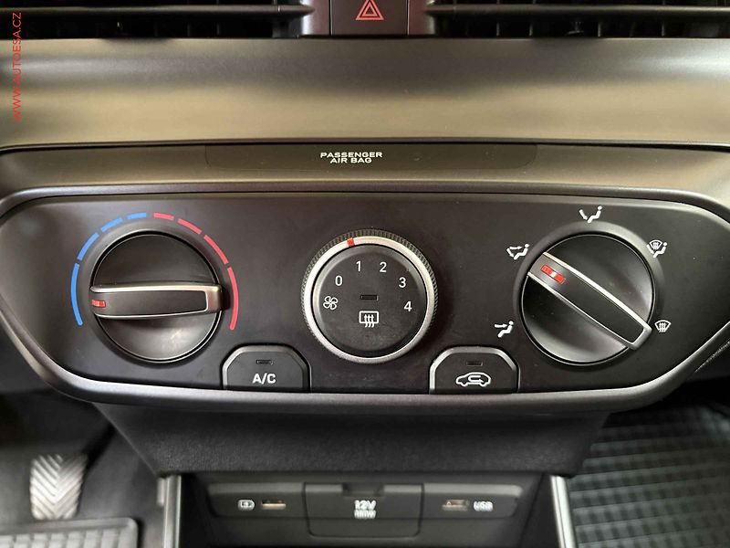 Hyundai i20 (2020) 1.2i, 1.maj,ČR, AC - fotka 13 z 14
