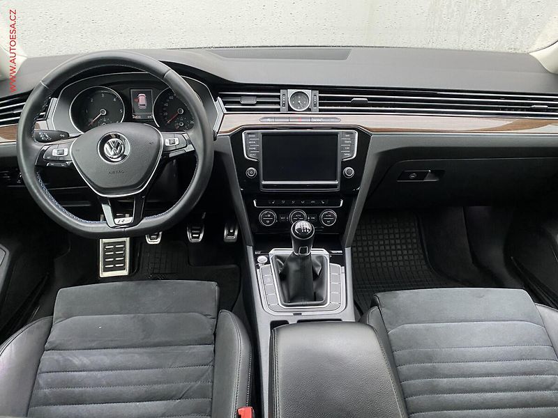 Volkswagen Passat (2015) 2.0 TDi, ČR, Highline, LED - fotka 8 z 18