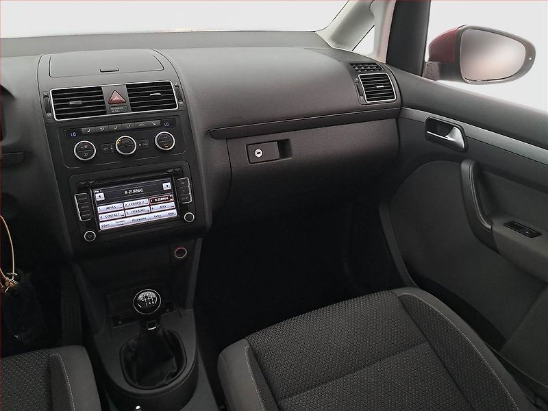 Volkswagen Touran (2014) 1.6 TDI, Serv.kniha, Xenony - fotka 8 z 18