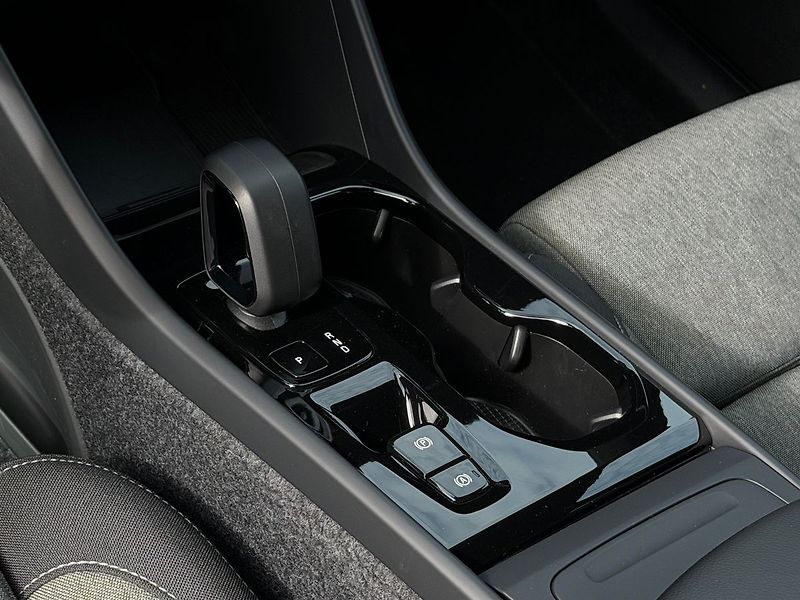 Volvo XC40 PLUS B4, B4, 360°, ACC, BLIS, - fotka 11 z 24