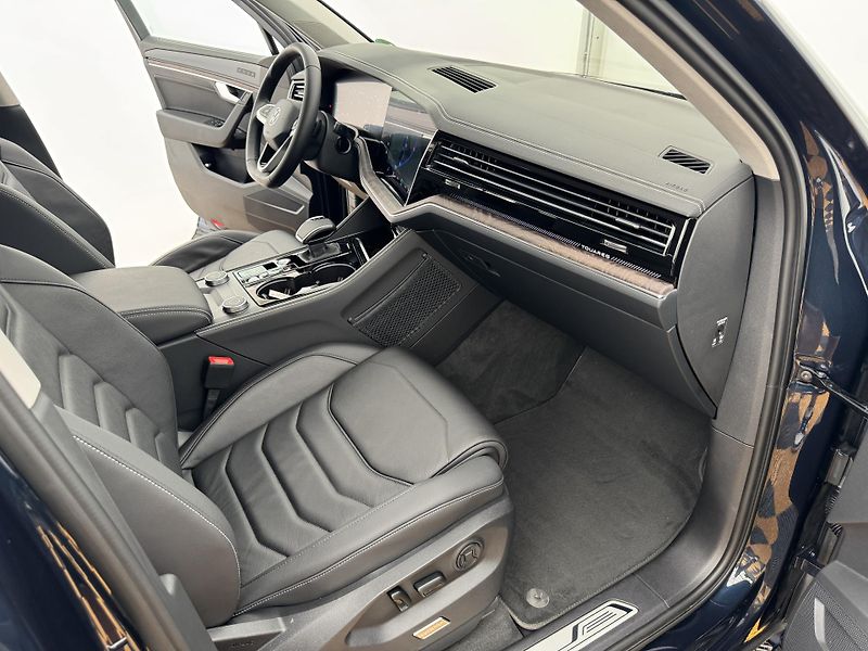 Volkswagen Touareg 3.0Tdi*1-MAJ*DPH*ELEGANCE* - fotka 19 z 46