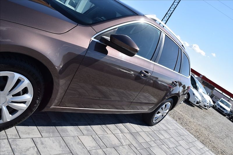 Škoda Octavia 2,0 TDI 110KW DSG TAŽNÉ NAVI - fotka 8 z 47